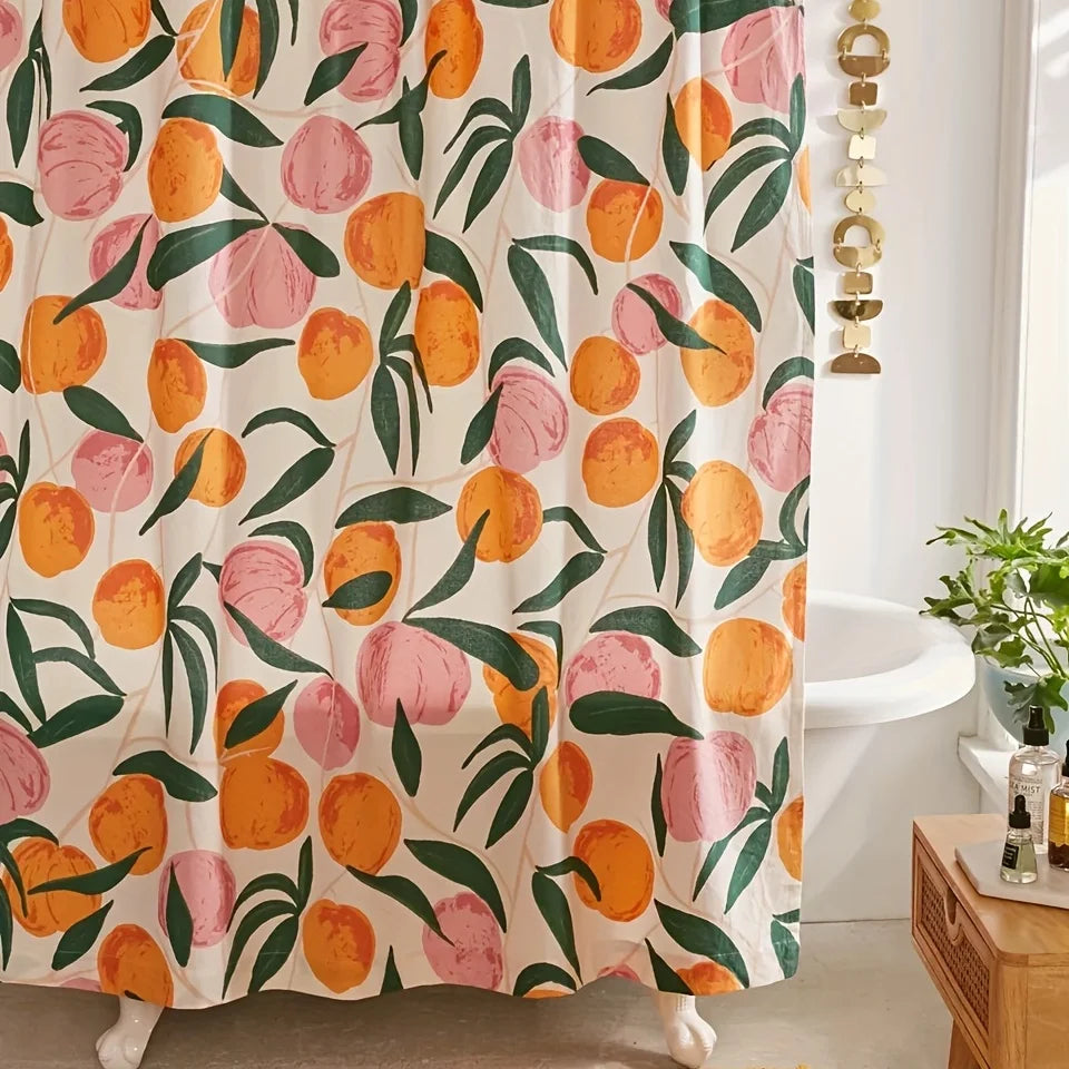 Rideau de douche coloré avec un motif de super-aliments naturels intégrant des oranges et d'autres fruits, idéalement utilisé pour ajouter une touche de fraîcheur et de vitalité à votre salle de bain. Le rideau, représentant le thème de l'alimentation saine et naturelle, est fabriqué à partir d'un matériau durable et facile à nettoyer.