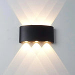 Applique murale LED blanche moderne sur mur gris