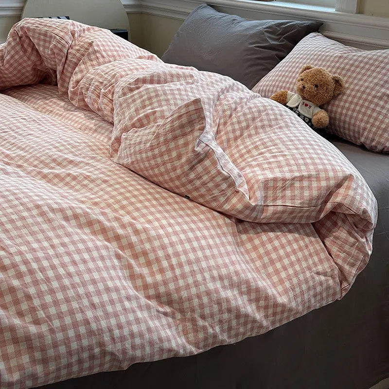 Housse de couette unie verte dépliée montrant sa texture