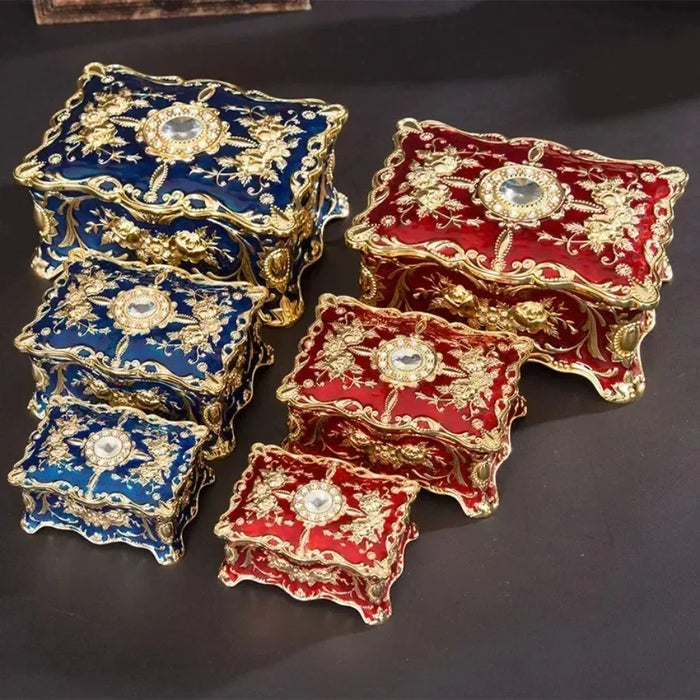 Boîte à bijoux en émail diamant incrusté rouge sur coiffeuse