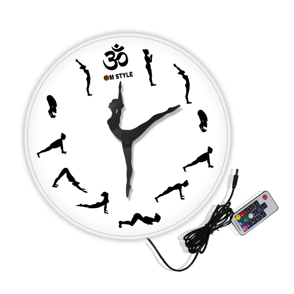 Horloge murale yoga salutation au soleil accrochée au mur salon