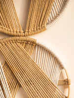 Détail du tissage fait main attrape-rêves macramé