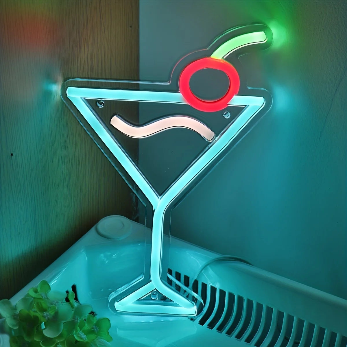 Vue rapprochée de l'enseigne néon cocktail