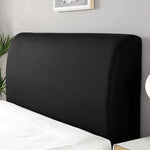 Housse de tête de lit anti-poussière en polyester gris clair sur un lit moderne
