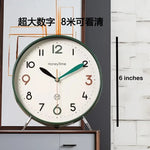 Horloge de bureau dans un salon moderne