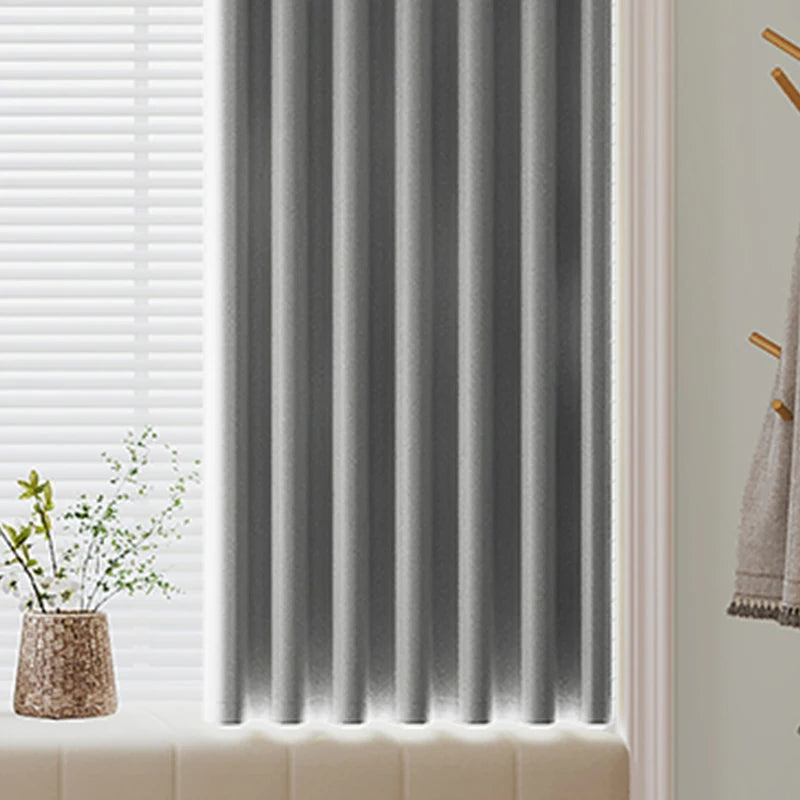 Rideau personnalisable en bleu pour fenêtre de salle de bain