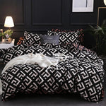 Parure de lit noire luxe avec housse de couette et taies d'oreiller sur un lit