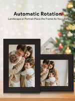 Cadre photo numérique affichant des photos de famille
