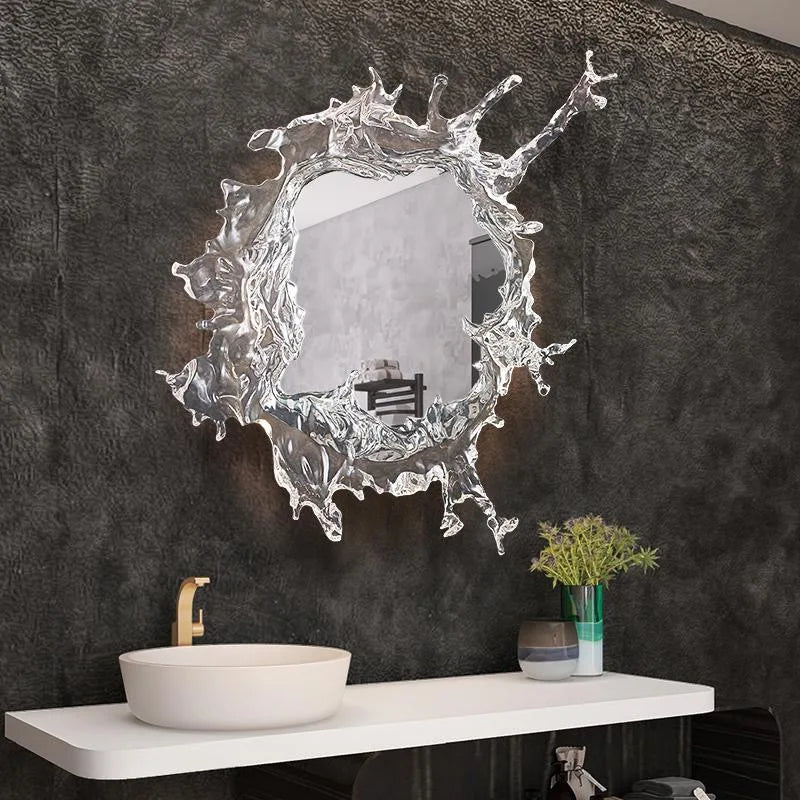 Détail du miroir et de la lumière de l'applique murale