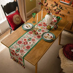 Une table élégamment dressée avec des fleurs colorées et des accessoires décoratifs, créant une ambiance chaleureuse et festive.