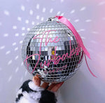 Détail des reflets scintillants sur la boule disco 20cm