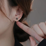 Boucles d'oreilles argent 925 trèfle porte-bonheur noir plante portées