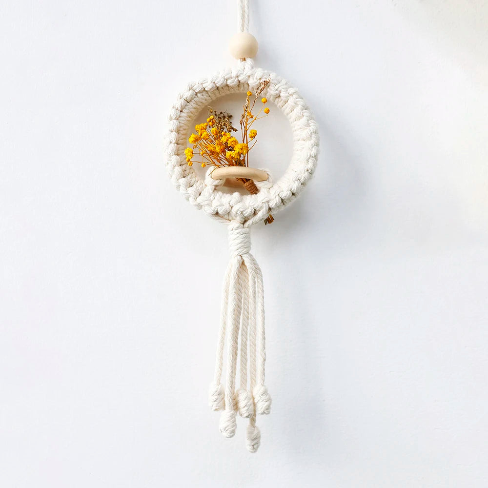 Détail de la fabrication artisanale du macramé en coton naturel
