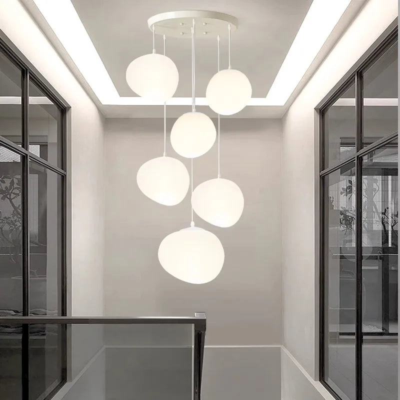Contrôle du lustre LED via télécommande pour ajuster la luminosité