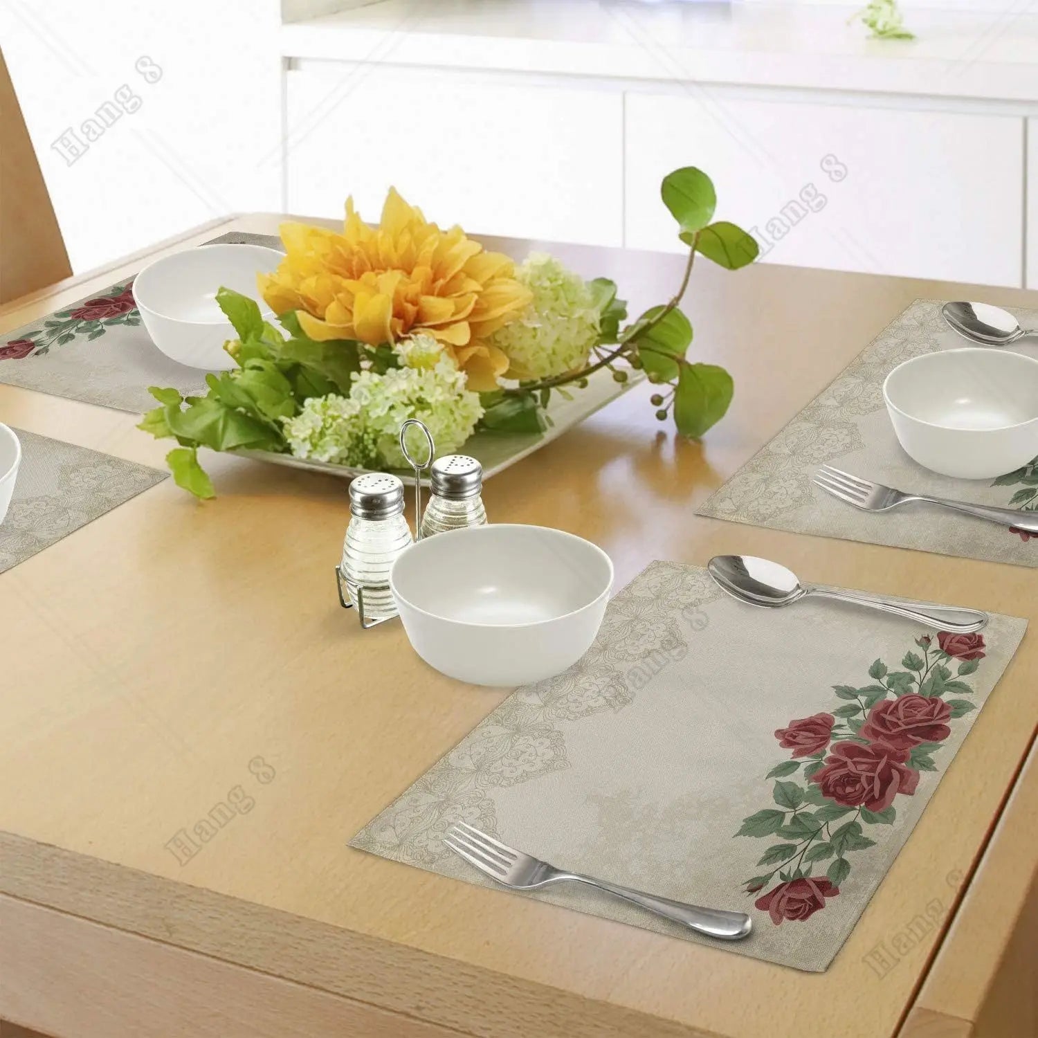 Comparaison des sets de table pliés et dépliés