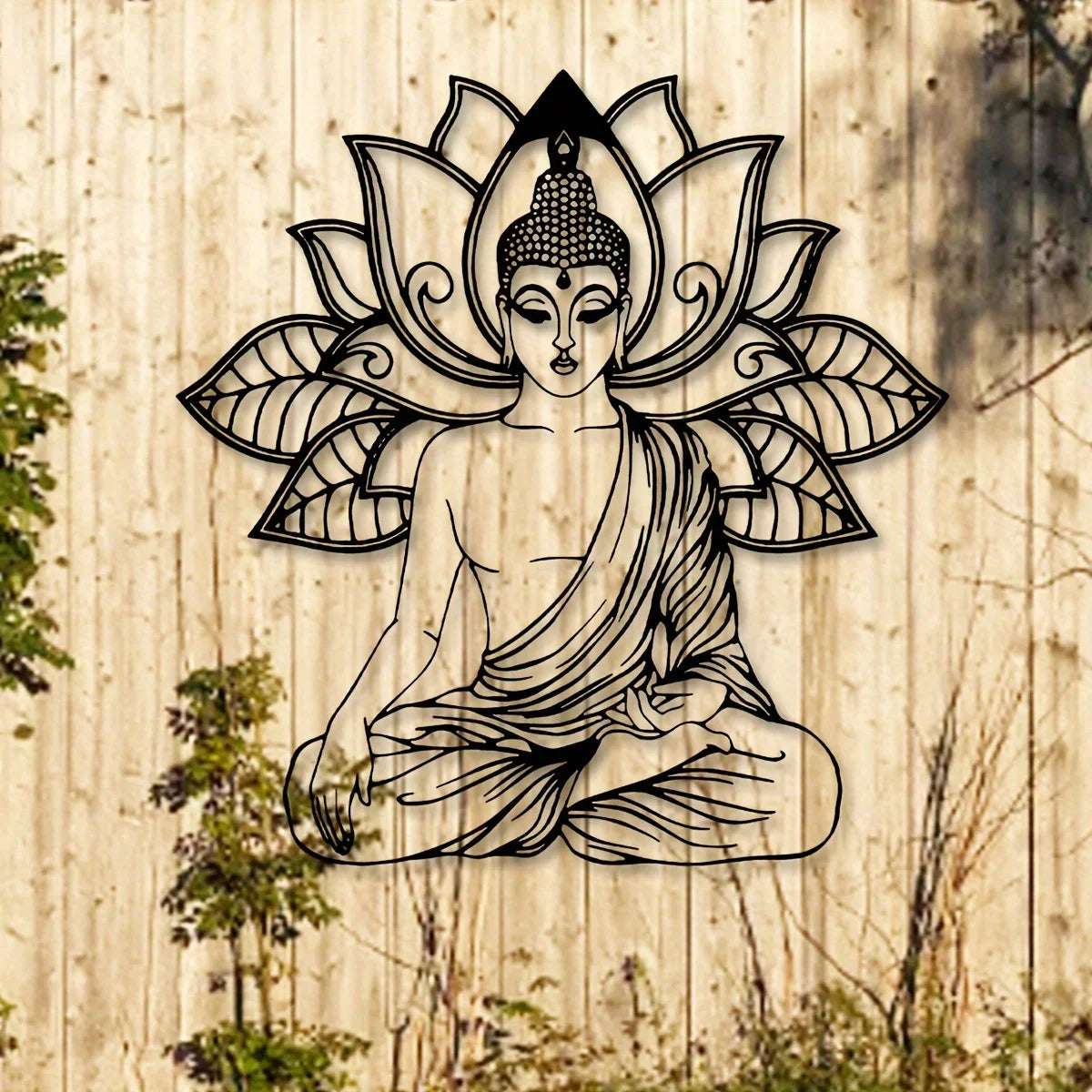 Détail du motif Bouddha et lotus sur métal