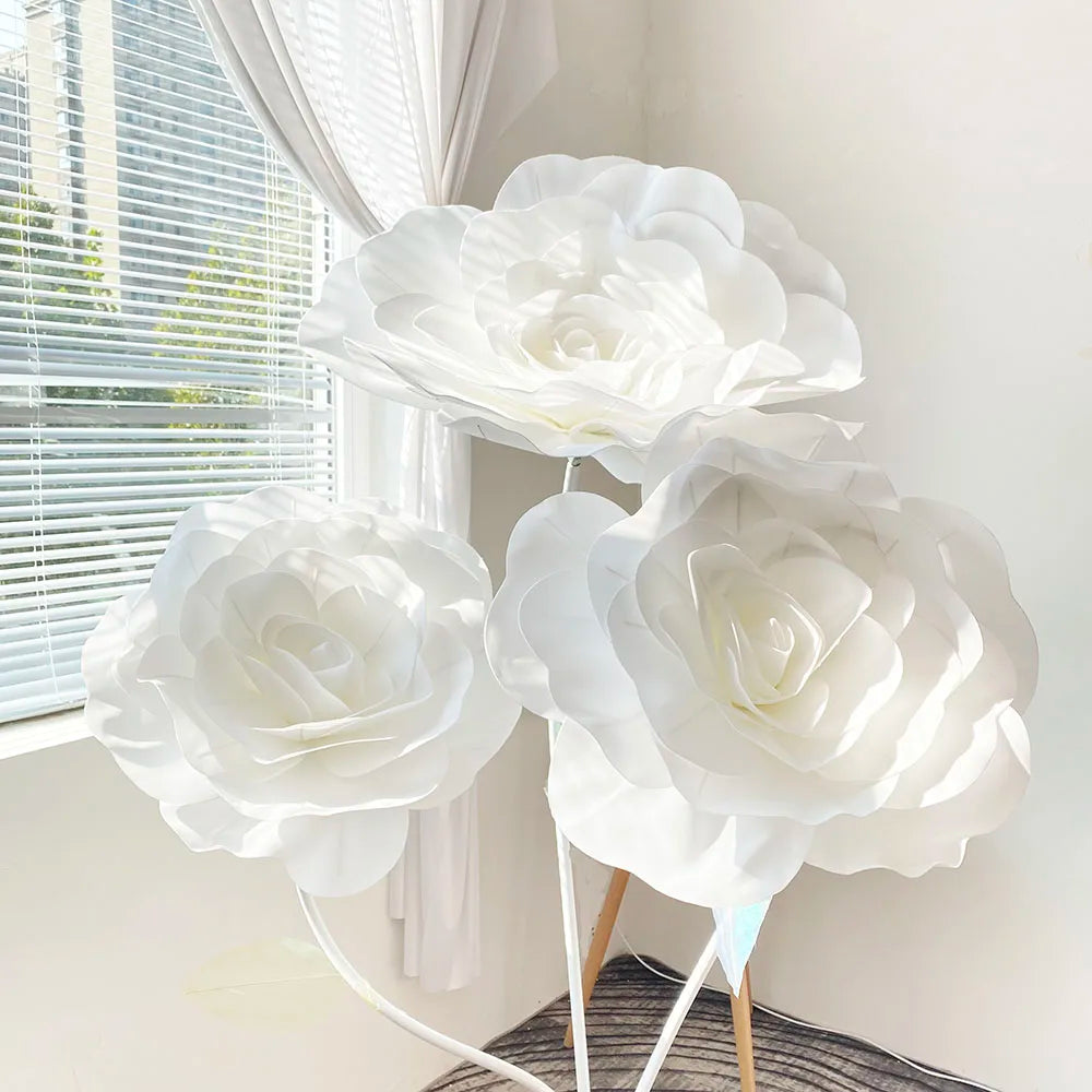 Rose géante en mousse pour décoration murale mariage