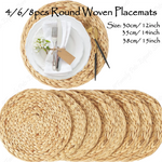 Set de table rond en jacinthe d'eau naturel sur une table en bois