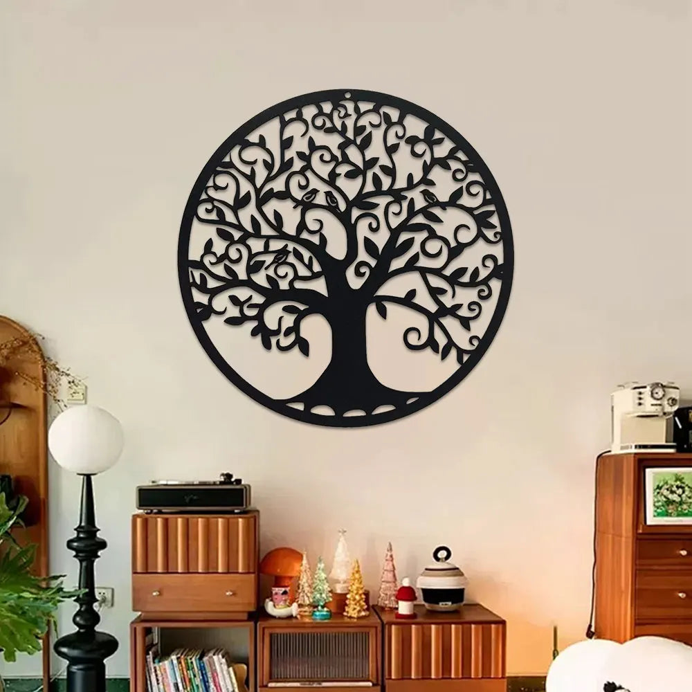 Arbre de vie mural accroché dans un salon moderne