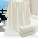 Serviette de bain grande taille en coton peigné avec broderie détaillée