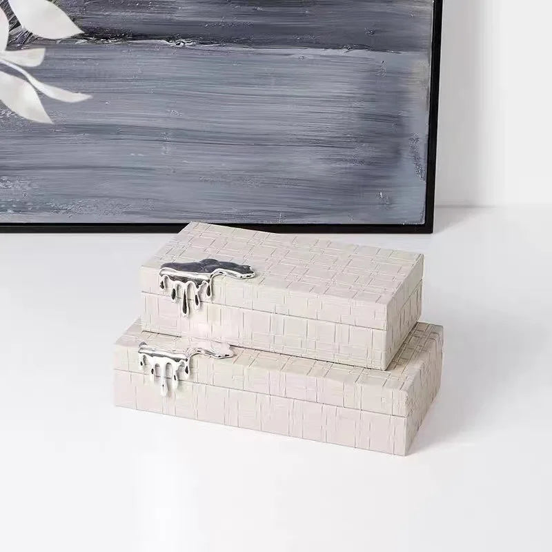 Intérieur de boîte à bijoux en cuir avec rangements