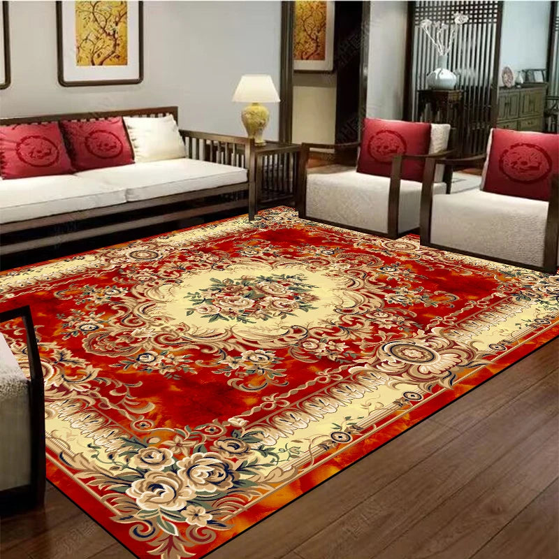 Un tapis persan richement décoré de motifs floraux colorés et épurés, placé au centre d'un salon aux teintes chaleureuses.