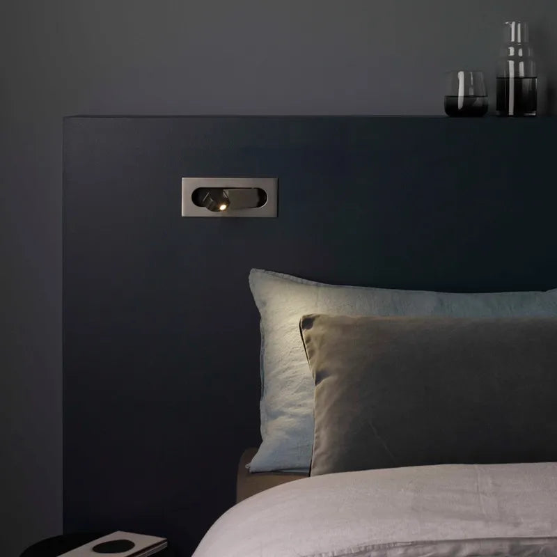 Vue de profil de l'applique murale LED montrant son design moderne et mince