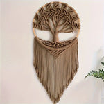 Détail des motifs feuilles imprimés sur tenture macramé