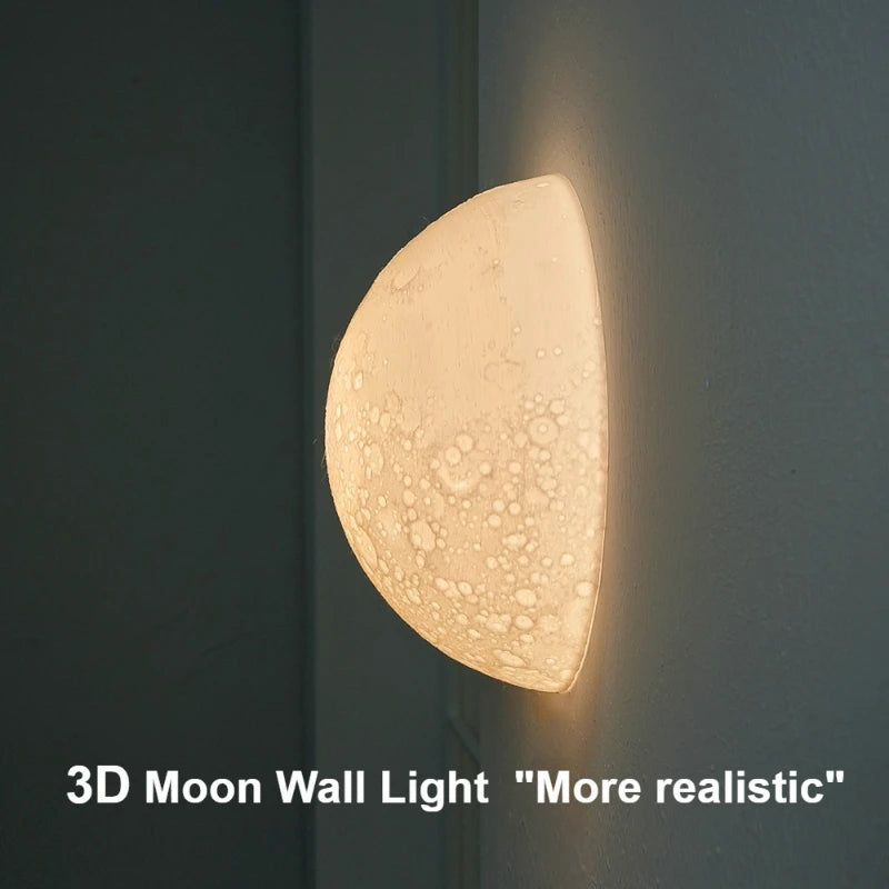 Plafonnier lunaire demi-cercle LED blanc dans un couloir étroit