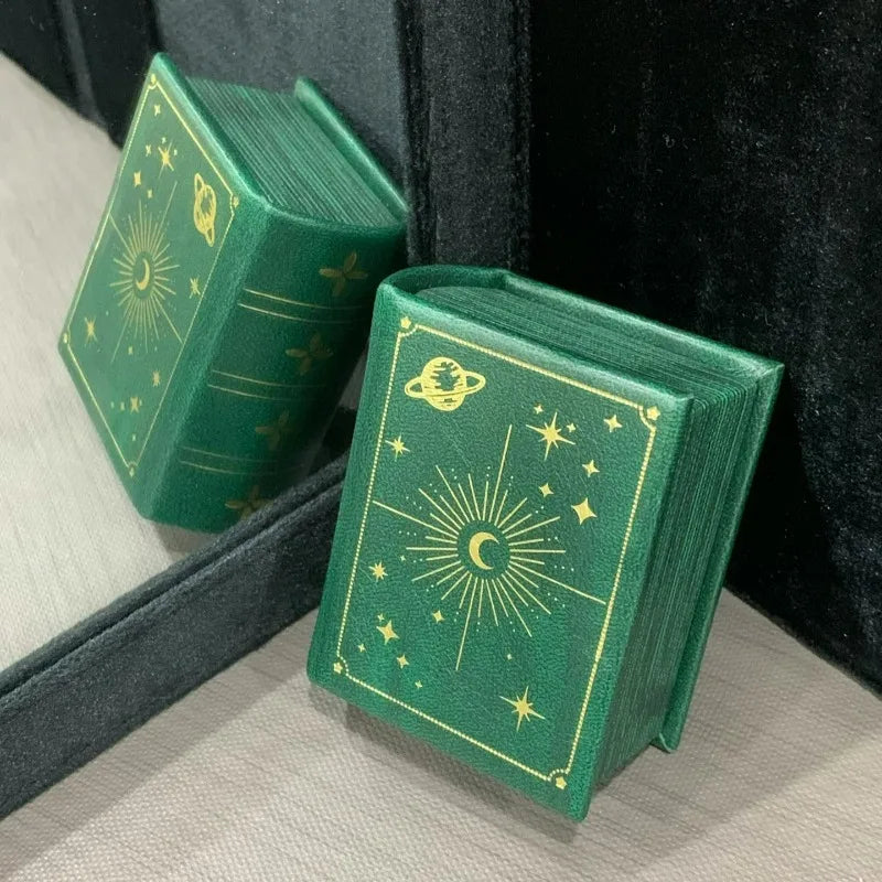 Boîte à bague magnétique en forme de livre blanc