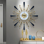 Horloge murale design contemporain blanche sur fond neutre