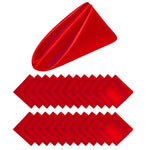 Motif géométrique symétrique composé de triangles rouges vifs, créant une forme abstraite et dynamique sur un fond blanc.