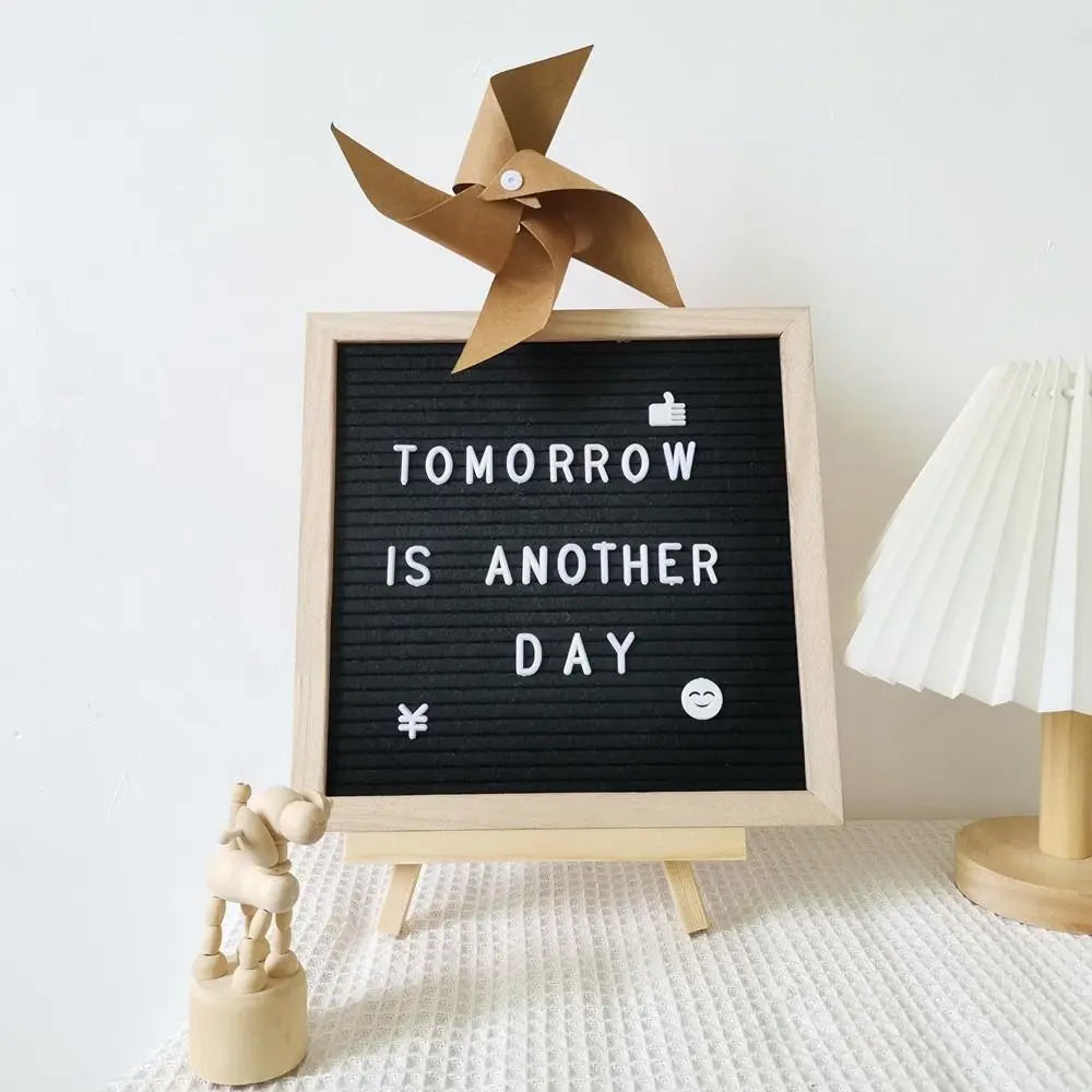 Tableau d'affichage en bois or avec message
