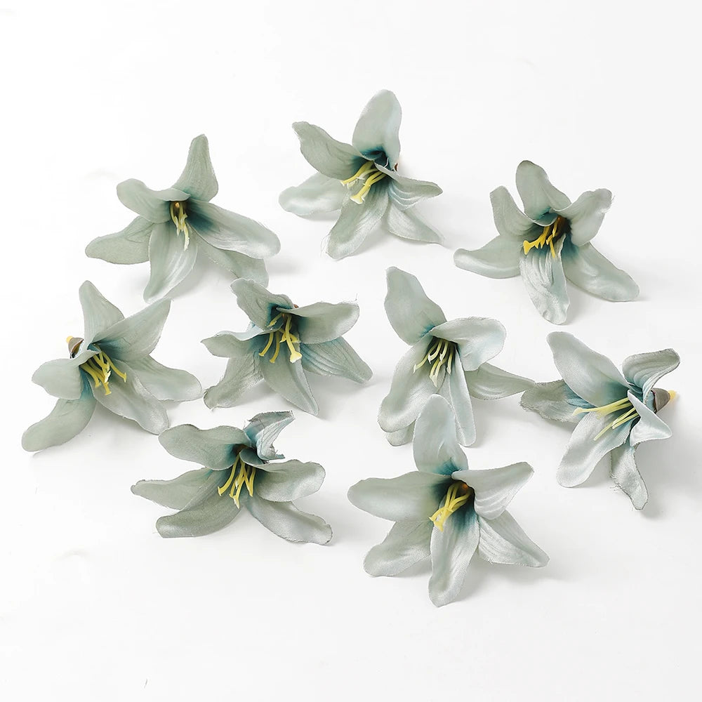 Détail d'une fleur artificielle bleue en soie