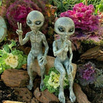 Vue de face statue extraterrestre humoristique