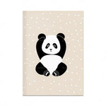 Une mignonne illustration d'un panda assis sur un fond de motifs pointillés.