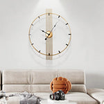 Horloge murale blanche dans un salon cosy