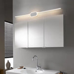 Installation de l'applique murale LED dans une salle de bain design