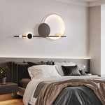 Vue de côté de l'applique murale LED art déco montrant son design