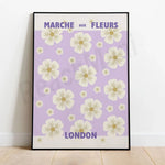 Une affiche au design floral avec des fleurs blanches sur un fond lilas, annonçant un marché aux fleurs à Londres.