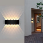 Détail de l'applique murale LED avec éclairage blanc chaud