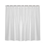 Rideau de douche de couleur blanche. Le rideau, fabriqué en tissu imperméable de haute qualité, affiche un design élégant qui ajoute une touche de style à la pièce.