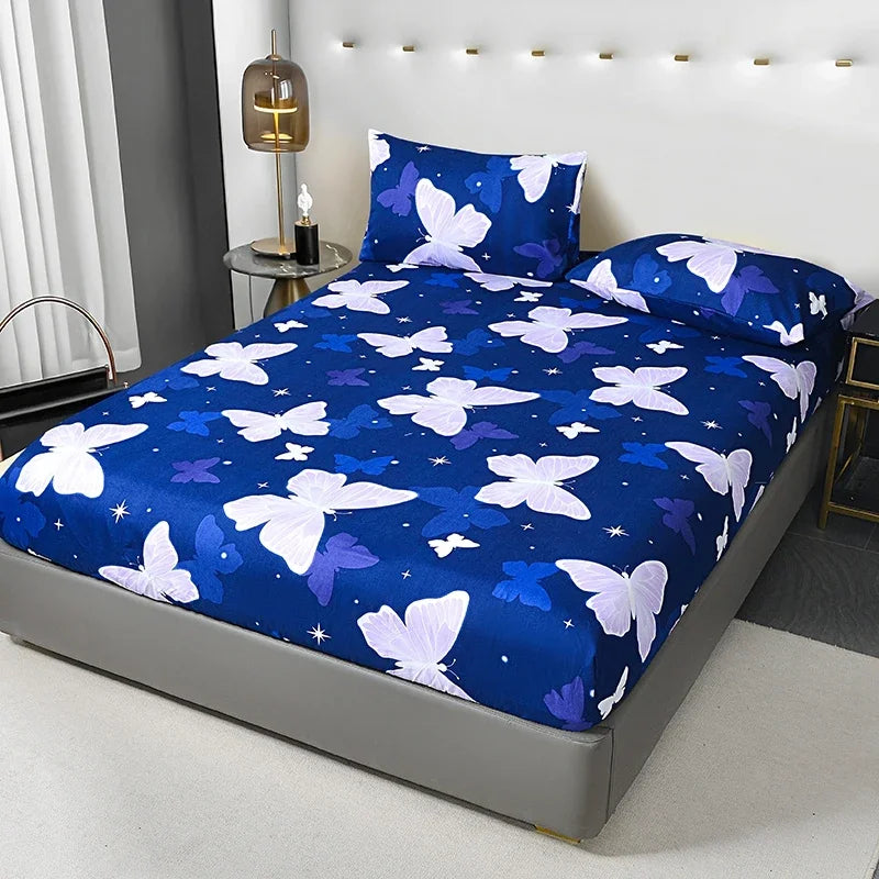 Drap-housse léopard dans une chambre décorée avec coussins neutres