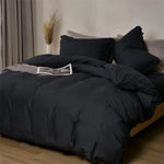 Housse de couette 200x200 en coton lavé couleur blanche sur un lit
