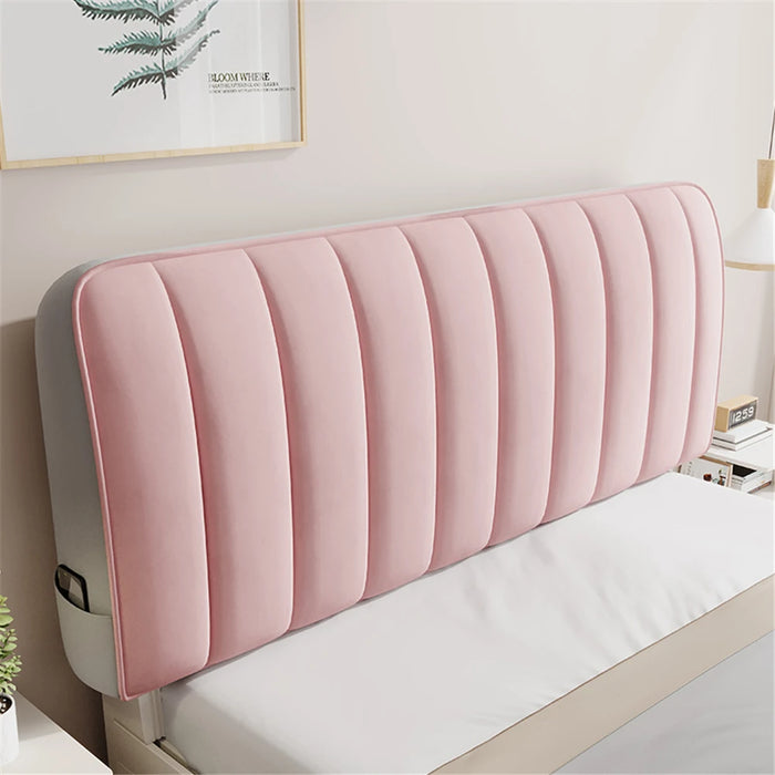 Couvre-tête de lit matelassé en velours doux gris sur un lit