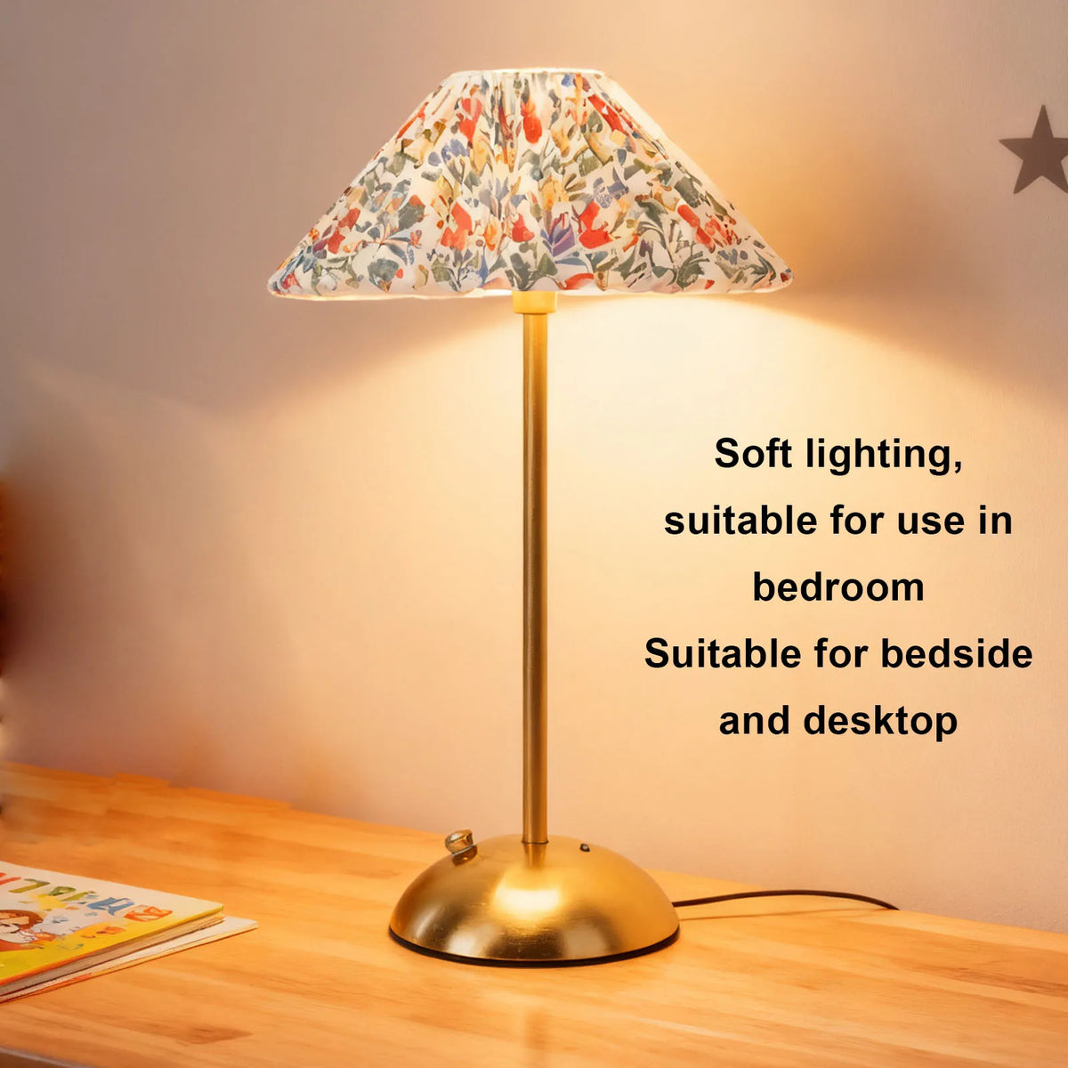 Lampe de chevet rechargeable allumée en ambiance tamisée