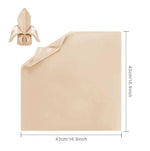 Drap housse en coton de forme carrée de 43 cm x 43 cm avec motif noué en haut.