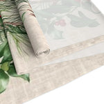 Impression florale sur papier mat, enroulée de manière décorative.
