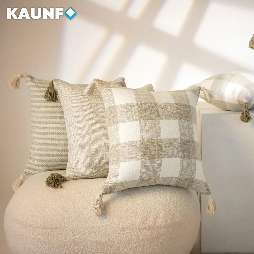 Housse de coussin lin crème 45x45 cm sur canapé