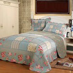 Couvre-lit patchwork sur lit double